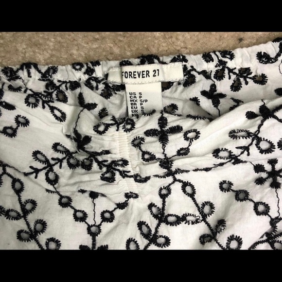 flower embroidered crop top - Picture 2 of 6